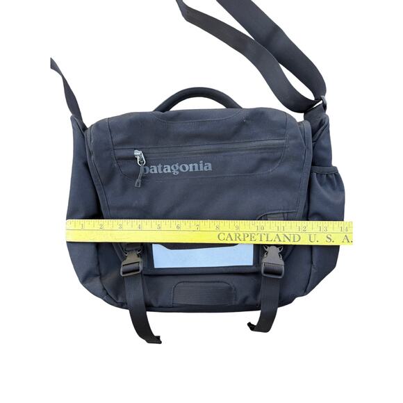 🎒 Patagonia Black Mini Messenger Laptop Bag 13" x 15" Adjustable Work School - Picture 4 of 6